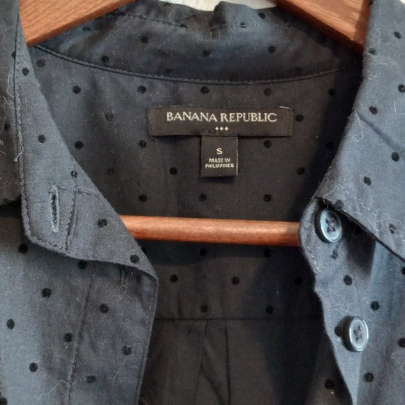 NWOT Banana Republic Black Button Down - Picture 3 of 3
